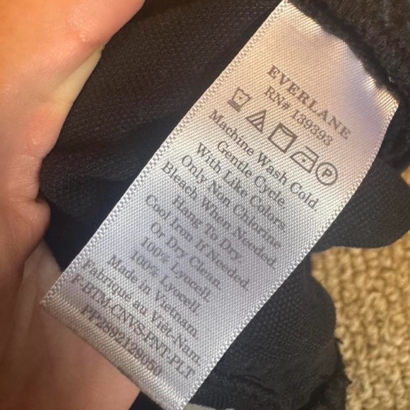 Everlane 100% Lyocell Tapered-Leg Pant - Picture 4 of 5